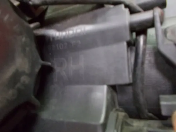 HYUNDAI ELANTRA VI 15-18 Faro Derecho 92102-F2000 image 9