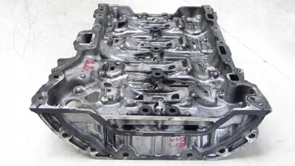 MERCEDES W213 S213 2.0D OLJEPAN A6540146100 image 4