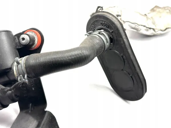 Audi A5 F5 Vattenpump OEM 4H0121671D Begagnad image 7