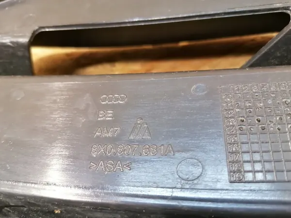 Rejilla de parachoques delantero izquierda Audi A1 8X 2010-2014 image 4