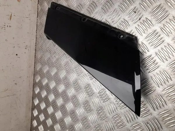 Detalhe de acabamento Ford OE LB5B-S290B52-AC para Explorer 2020 image 3