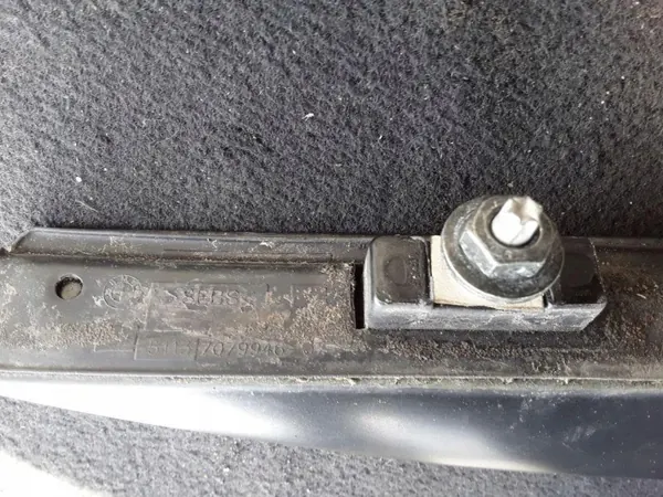Linker achterhandgreep OEM 51137079946 BMW 5 Touring image 5