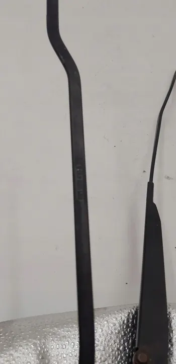 Left Wiper Arm Volkswagen Golf III image 10