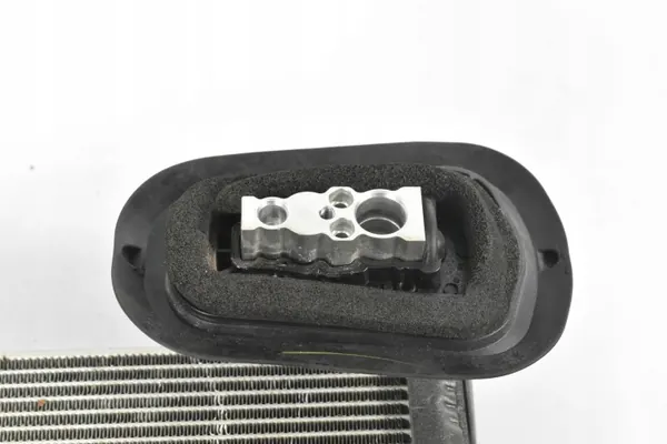 Válvula AC OEM 88501F4100 para Toyota C-HR 1.8H image 3