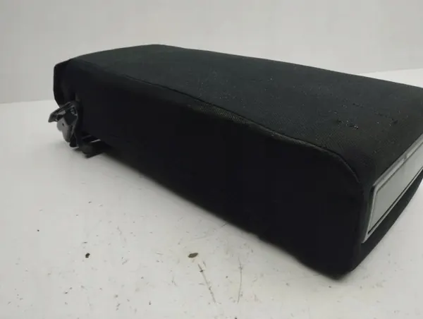 Reposabrazos trasero Lexus IS OEM AMD135634 - Usado image 4