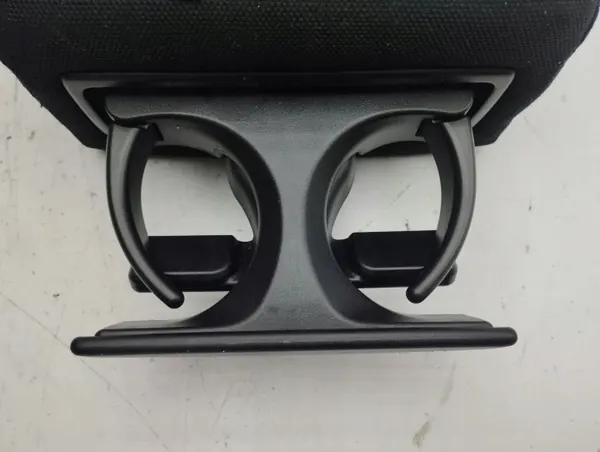 Reposabrazos trasero Lexus IS OEM AMD135634 - Usado image 5
