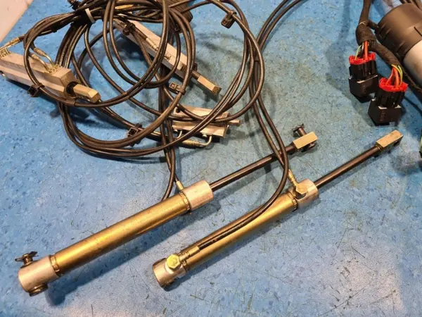 Peugeot 206 CC katto hydrauliikkapumppu OEM 9639025080 image 3