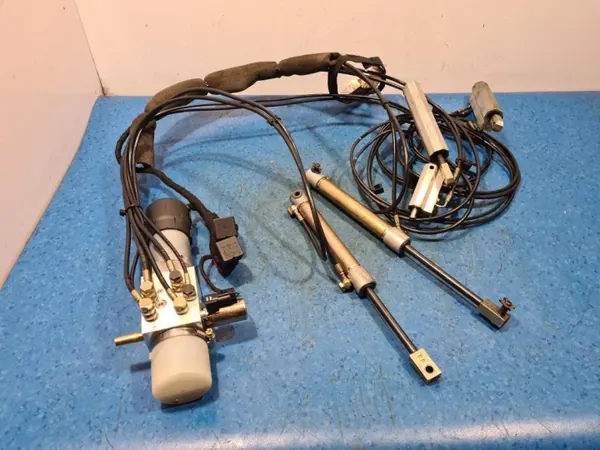 Peugeot 206 CC katto hydrauliikkapumppu OEM 9639025080 image 8