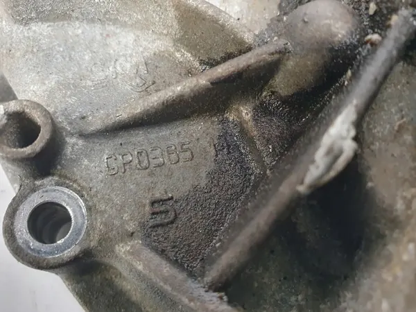 Pompe à huile OEM 55562788 pour Opel Astra J 1.4T image 4