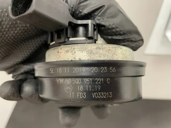 Klaxon d'occasion OEM 5Q0951221 pour VW Golf VII image 4