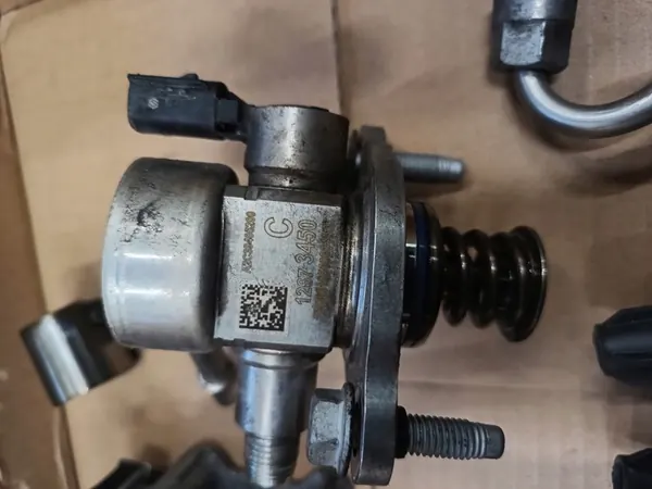 POLTTOAINEPUMPPU OPEL CORSA E ASTRA K ADAM 1.0 T image 2