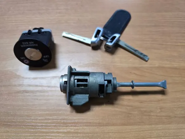 HYUNDAI IX35 Lukkosylinteri 2 Avaimella - OEM image 2