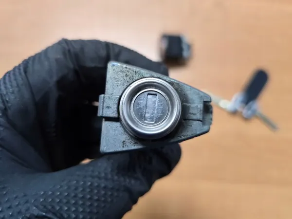 HYUNDAI IX35 Lukkosylinteri 2 Avaimella - OEM image 3