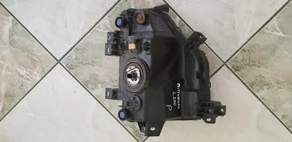 MITSUBISHI L200 V 2019-2025 FAROL DIREITO image 2