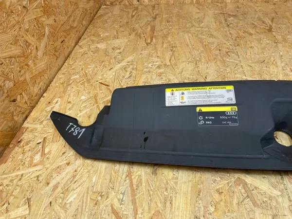 Audi TT 8S Frontgurtabdeckung OEM 8S0807081 image 3