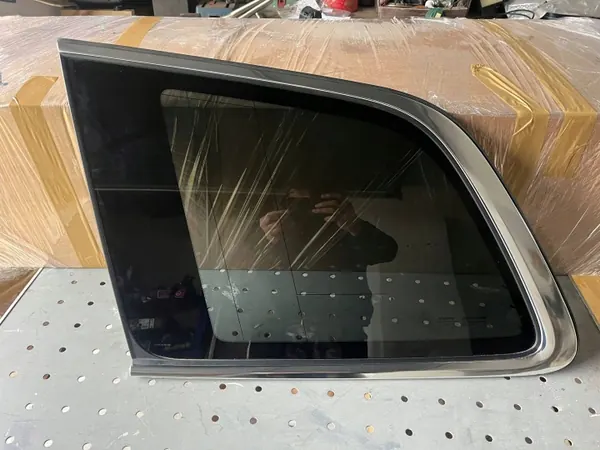 Gebrauchte Volvo XC90 hintere Seitenfenster OEM 31468145 image 2