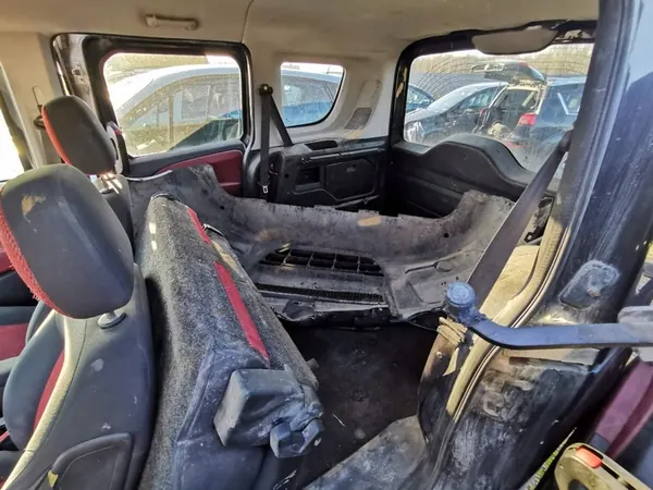 Fiat Doblo Oljetank 2010 2.0L 55207179 image 10