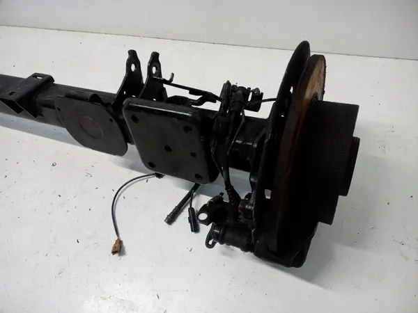 Viga de eje trasero OEM Renault Master III/IV image 3