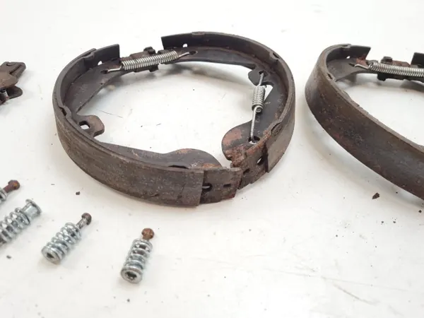 Mercedes-Benz OEM MAM79461 Hintere Bremsbeläge image 5