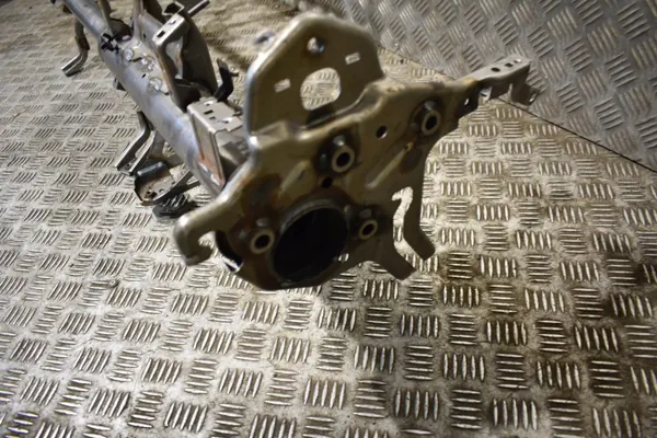 Runko-kiinnike OEM STELAZ BELKA DESKI GTR R35 5555 image 4