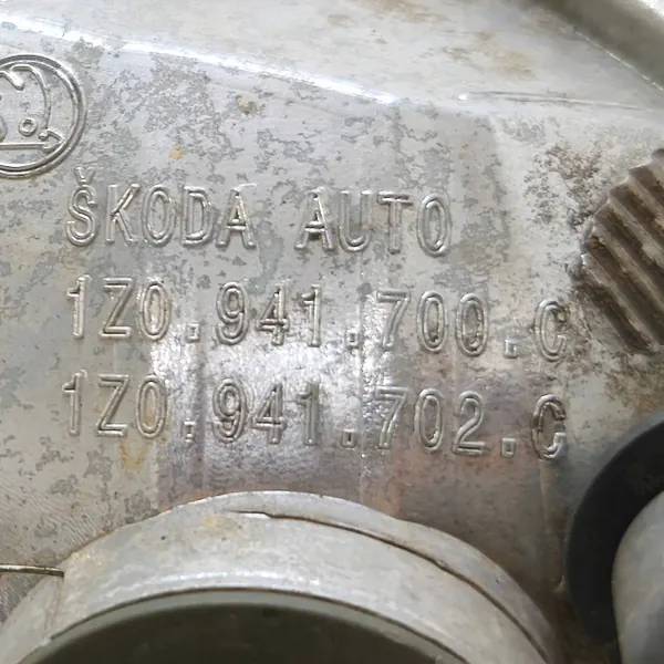 Farol de Neblina Skoda OE 1Z0941700C image 9