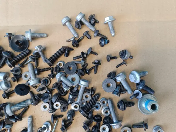 OEM ŚRUBY WNĘTRZA KABINOWE 2.3kg Audi Q5 II FY image 5