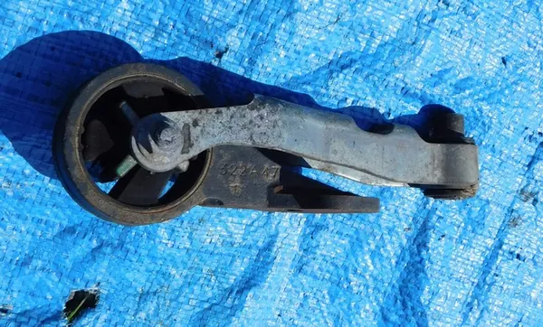 V50 LIFT 2.4 D5 Support Moteur 31262164 image 3
