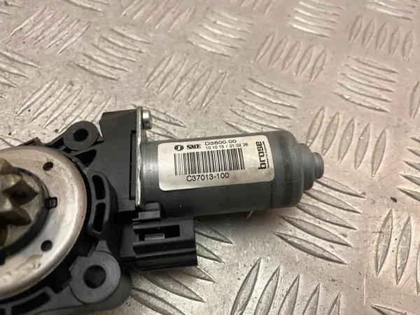 Volvo XC90 stoljusteringsmotor - Begagnad OEM-del image 3