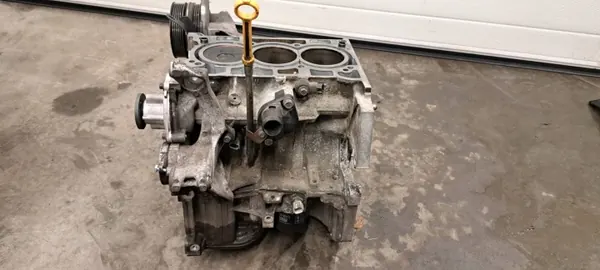 Nissan Note E12 1.2 Moottorilohko - Kokonainen OEM image 3