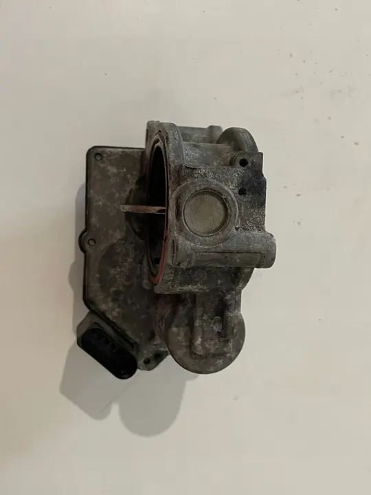 Corpo de borboleta 4.2 Tdi 326 HP Audi Q7 4L OEM 057128063D image 2