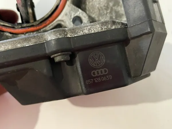 Corpo de borboleta 4.2 Tdi 326 HP Audi Q7 4L OEM 057128063D image 3