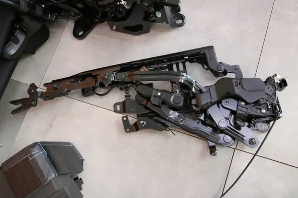 Pompe de toit pliant BMW OEM 9448941 pour M8 Cabrio image 8