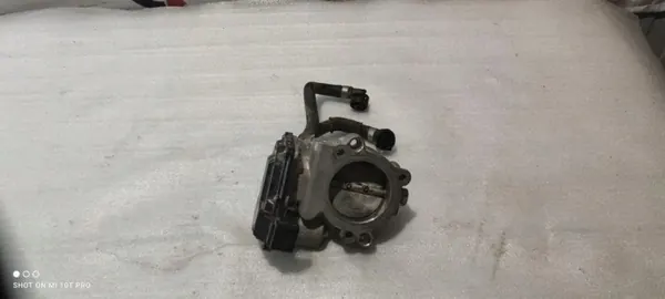 Mariposa de aire Volvo XC40 OEM 31459143AC - Usado image 5