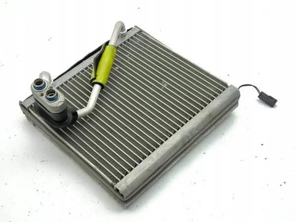 KIA Niro 2024 A/C-lämmönvaihdin OEM AMD189812 image 2