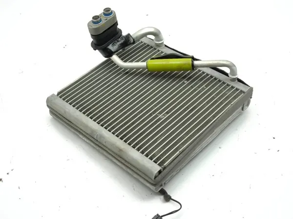 KIA Niro 2024 A/C-lämmönvaihdin OEM AMD189812 image 5