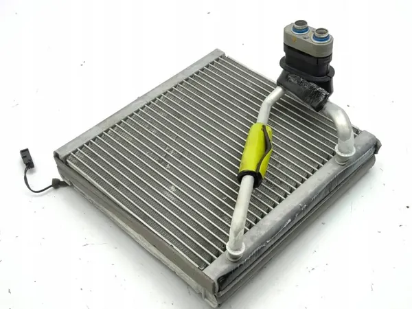 KIA Niro 2024 A/C-lämmönvaihdin OEM AMD189812 image 6