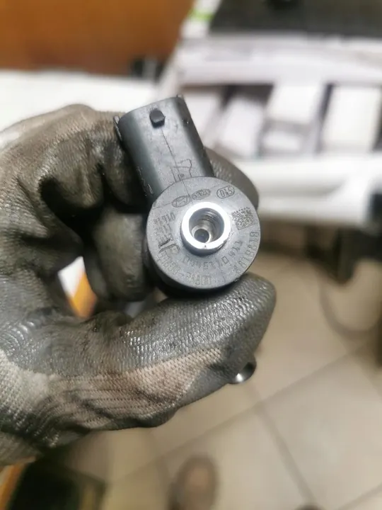 KIA SPORTAGE III 1.7 Injetor image 8