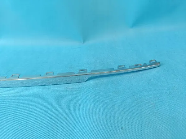 OEM 5NA853835E Tira Cromada Parachoques Trasero - VW Tiguan image 4