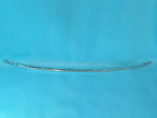 OEM 5NA853835E Tira Cromada Parachoques Trasero - VW Tiguan image 5