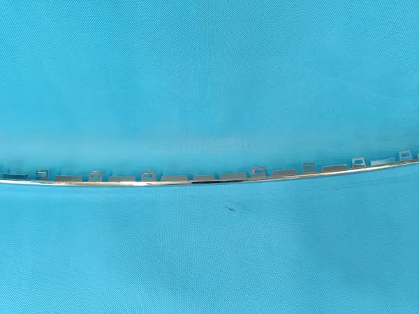 OEM 5NA853835E Tira Cromada Parachoques Trasero - VW Tiguan image 7