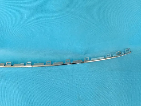 OEM 5NA853835E Tira Cromada Parachoques Trasero - VW Tiguan image 8