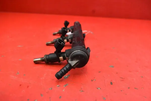 Rampe d'injection avec injecteurs Skoda Citigo 1.0 MPI 04C133313AH image 4