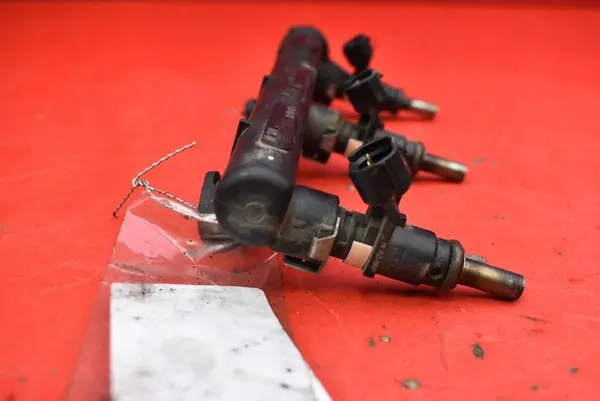 Rampe d'injection avec injecteurs Skoda Citigo 1.0 MPI 04C133313AH image 6