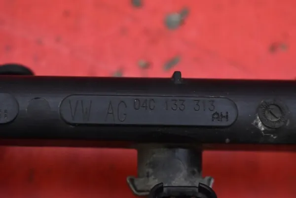 Rampe d'injection avec injecteurs Skoda Citigo 1.0 MPI 04C133313AH image 8