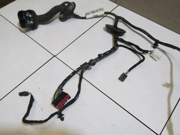 Fiação da porta traseira direita Ford Focus MK3 Kombi 2012 image 3