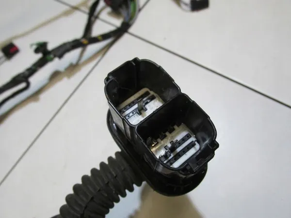 Fiação da porta traseira direita Ford Focus MK3 Kombi 2012 image 4