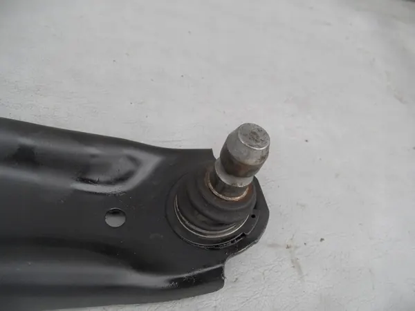 Braccio di Controllo Anteriore Destro Kia Stonic 2023 OEM 54501-H8500 image 4