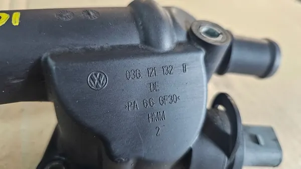 AUDI A3 8P Salida de Agua 03G121132B image 2