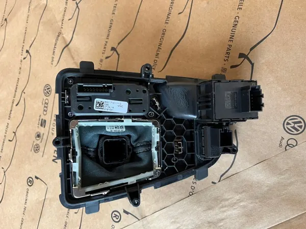 Pomo de mudanças Audi A4/A5 B9 OEM 8W1713111C Usado image 4