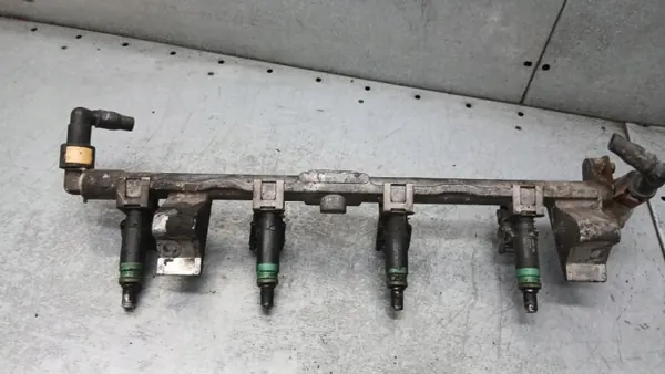Carril de Inyectores OEM 98MF-9D280 para Ford Focus MK1 Sedán image 2